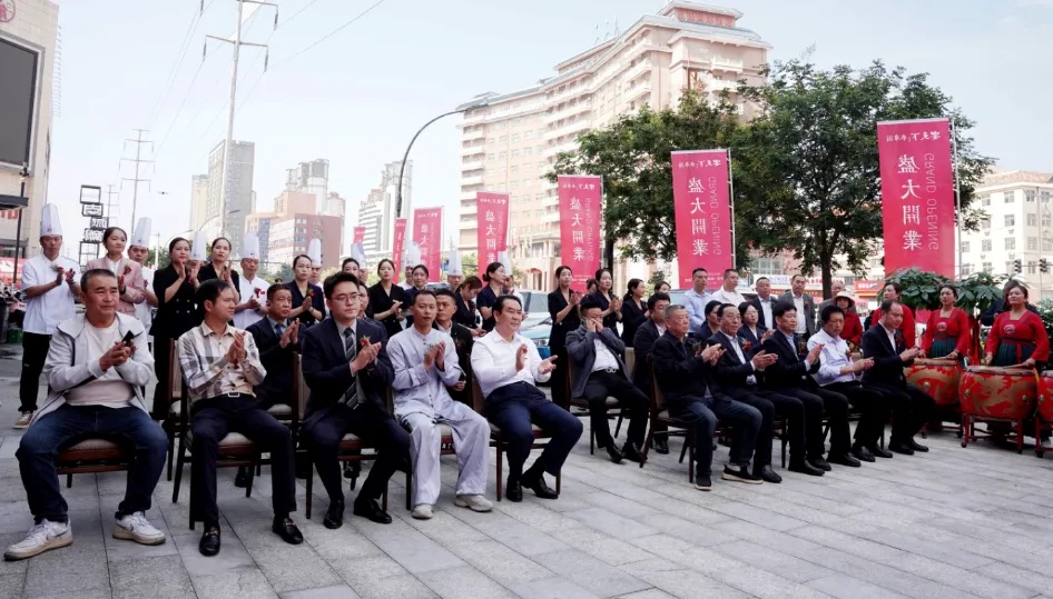 1760089799596162.jpg 640 (16).jpg